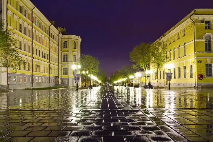 Как называется улица Оренбурга, которая зарегистрирована, как самая длинная улица-музей в россии?